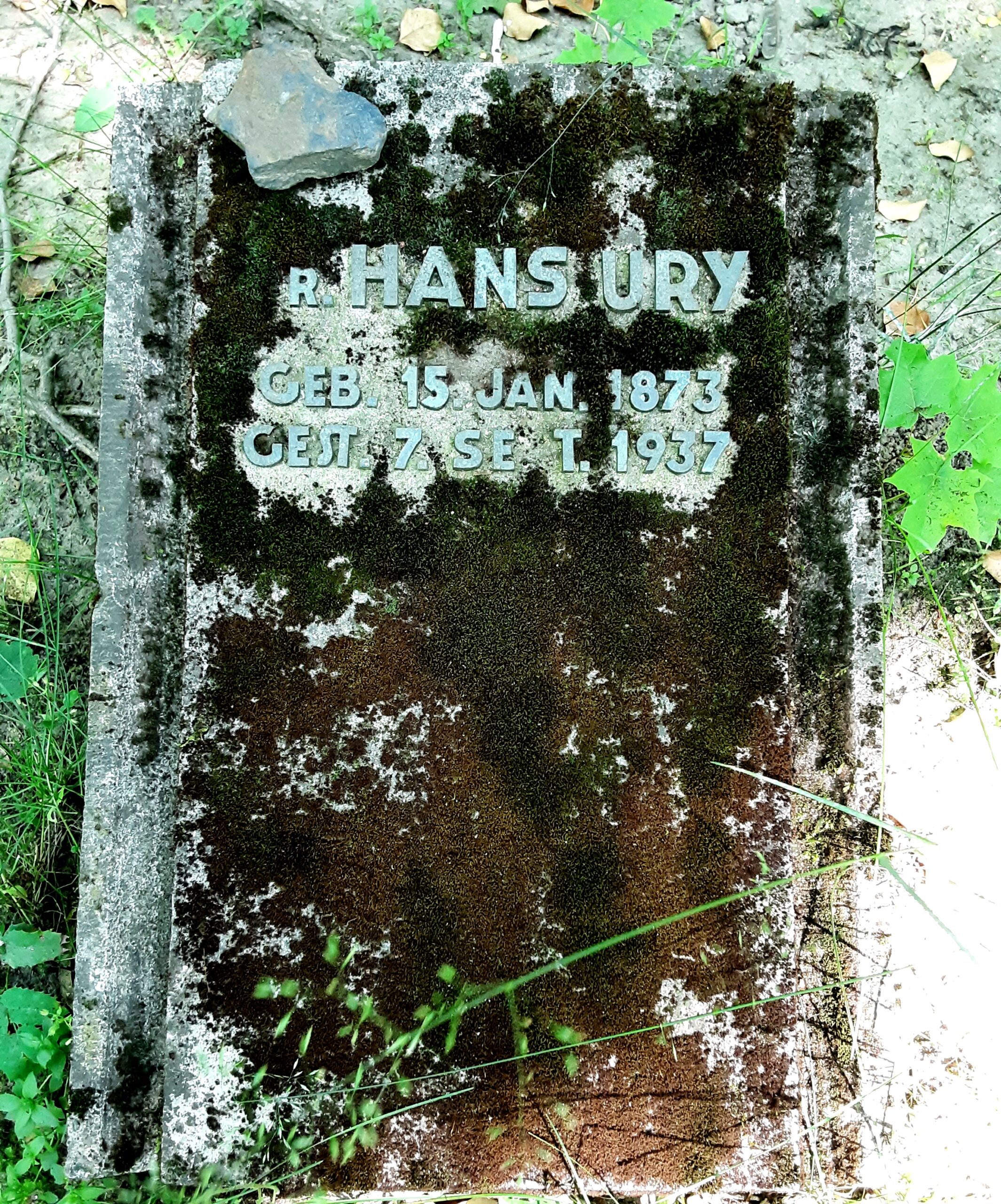 Memorial stone, Jewish cemetery Berlin-Weissensee, June 2021, photograph Carolyn Naumann