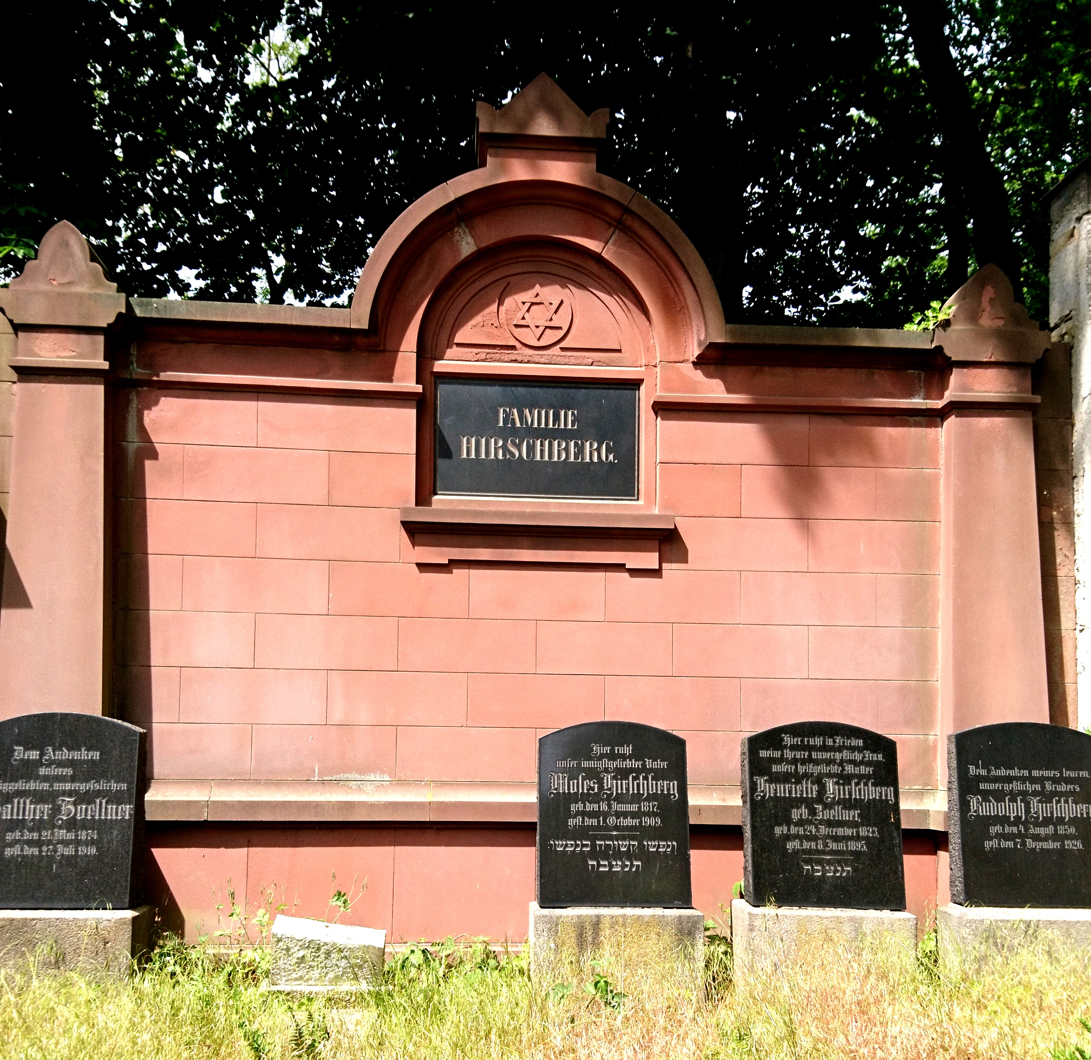 Grabstätte der Familie Hirschberg, Jüdischer Friedhof Potsdam, Foto: H Je, 2022