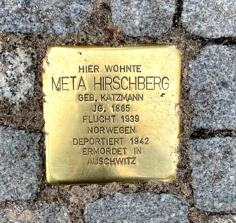 Stolperstein für die Mutter Dr. Fritz Hirschbergs, verlegt am 19. Mai 2022, Jägerallee 7, Potsdam. Foto: Pauline Klebe