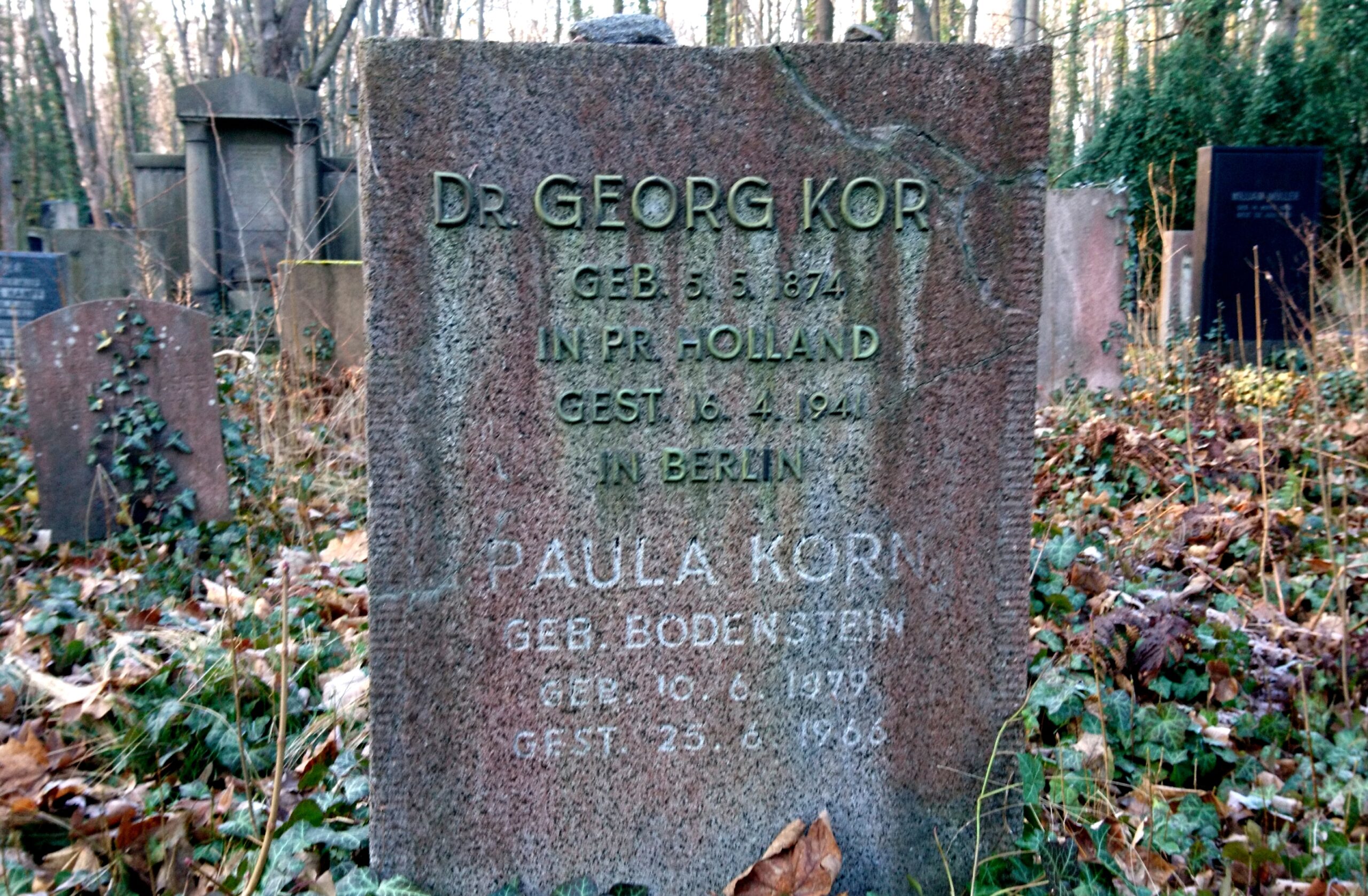 Grabstätte Georg und Paula Korn, Jüd. Friedhof Berlin Weissensee, Foto Harro Jenss, Januar 2023