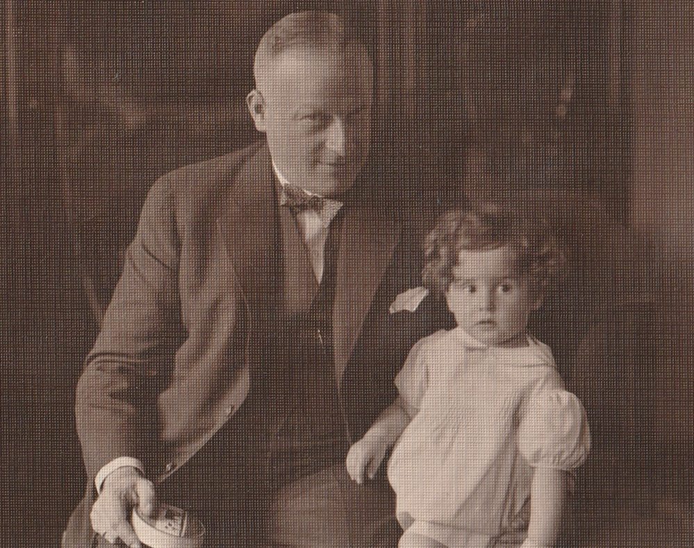 Sallo Ledermann with daughter Inge 1928, Charles Duquette