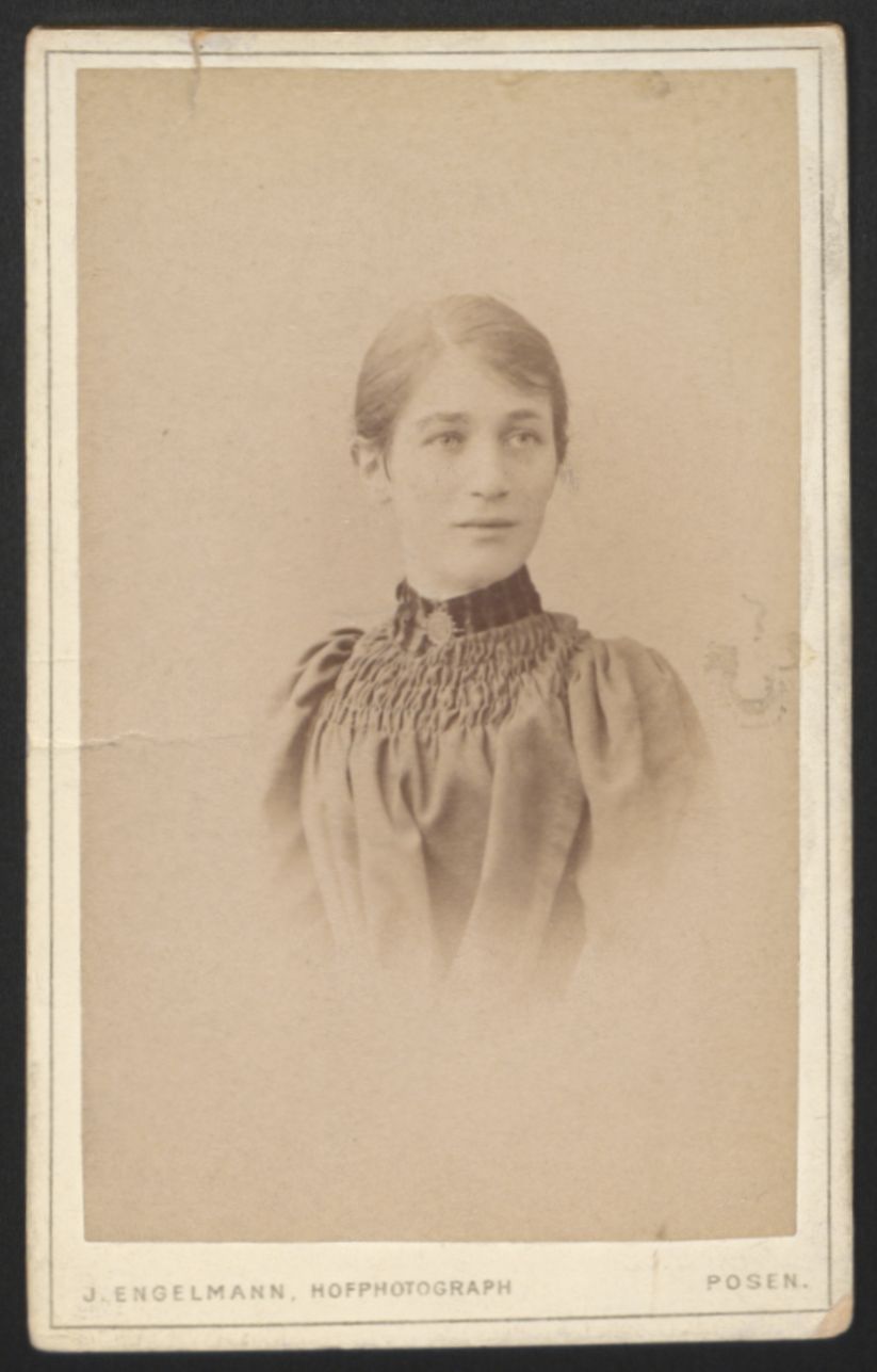 Helene Guttentag, geb. Pauly (um 1891), Aufgenommen vom Hofphotograph Engelmann In Posen. Quelle USMM